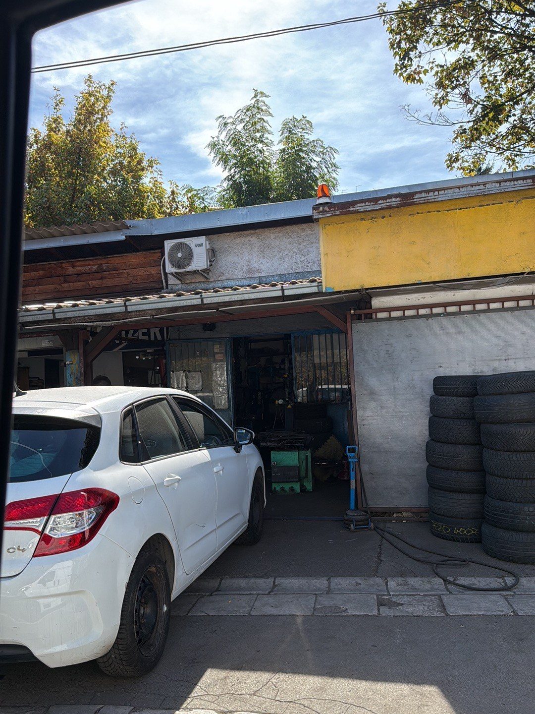 Radnja Vulkanizer Formula sa automobilom